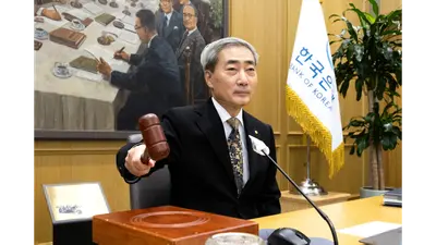 한국은행, 기준금리 동결...금리인상 속도조절