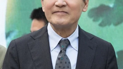 الممثل آن سونغ كي، تم نقله إلى غرفة الطوارئ.. حالته حرجة