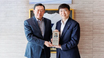 '동계 스포츠 발전 기여' 신동빈 롯데 회장, 대한체육회 감사패 수상