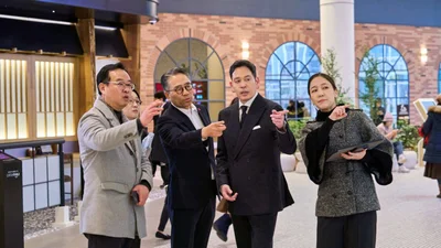 스타필드 빌리지 찾은 정용진 회장 