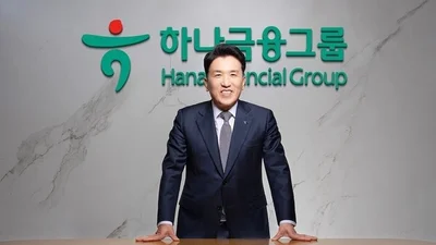 함영주 하나금융 회장, 실적발표 깜짝 등장..