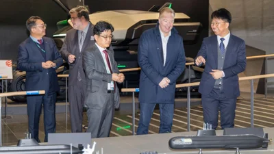 '60조 잠수함 사업' 加 국방조달장관, HD현대 R&D센터 찾아
