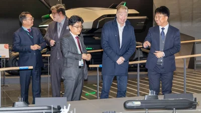 '60조 잠수함 사업' 加 조달장관, HD현대 R&D센터 찾아
