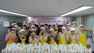 흥국생명, 빵 만들기 봉사에 명절음식키트 포장…인턴사원들과 함께