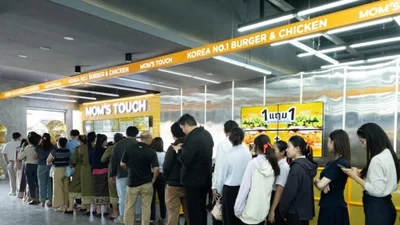 맘스터치, 라오스 MF 1호점 성황리 오픈…연내 6호점 확대 목표