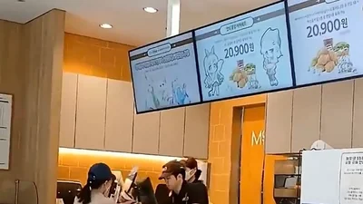 음료 리필 거부에 직원 폭행…'맘스터치 난동녀' 영상 확산 공분