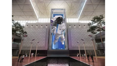 엘리베이터 문 열리니 우주인이....인천공항 미디어아트 눈길