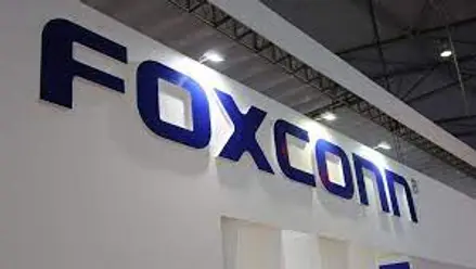 폭스콘 CEO 류양웨이는 전기 자동차에 큰돈을 투자하고 있다고 밝혔다.