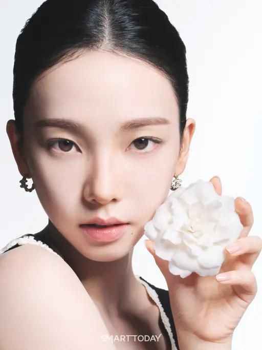 샤넬의 새로운 클렌징 컬렉션 캠페인 모델로 발탁된 카리나 (사진=샤넬)