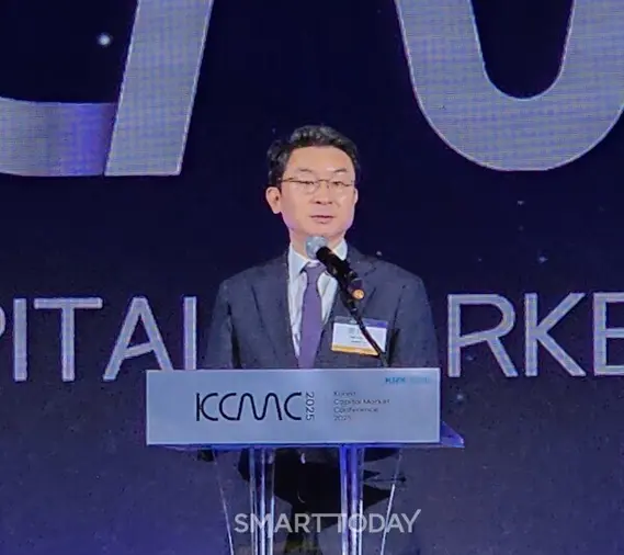 이억원 금융위원장이 축사를 전하고 있다. 출처=김종현 기자