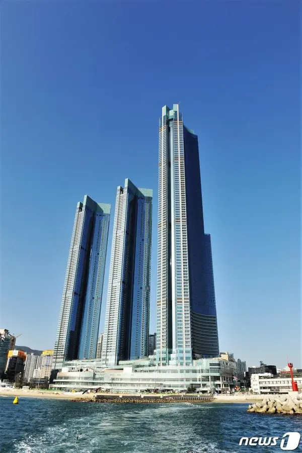 부산 해운대구 중동에 들어선 초고층 주상복합 아파트 엘시티 전경.(엘시티PEV 제공)