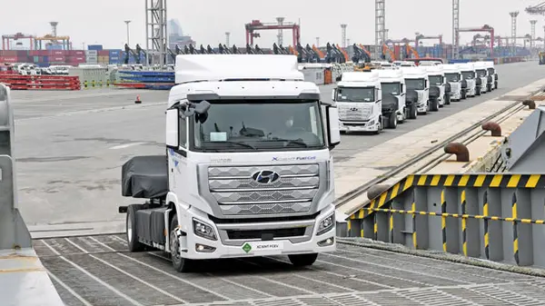 사진=수출되는 현대 수소전기 대형트럭
