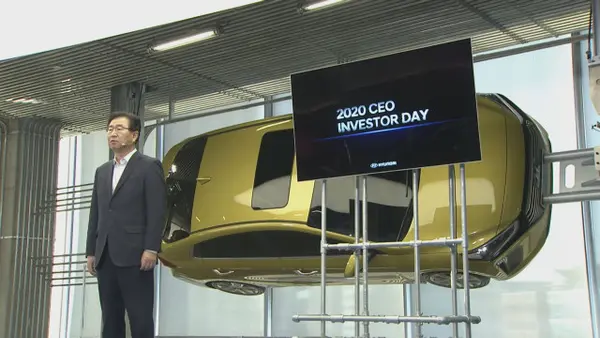 사진=현대차 이원희 사장이 2025 전략을 발표하고 있다