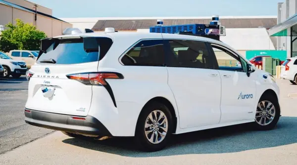 오로라가 시험 운행 중인 자율주행차. 사진=오로라