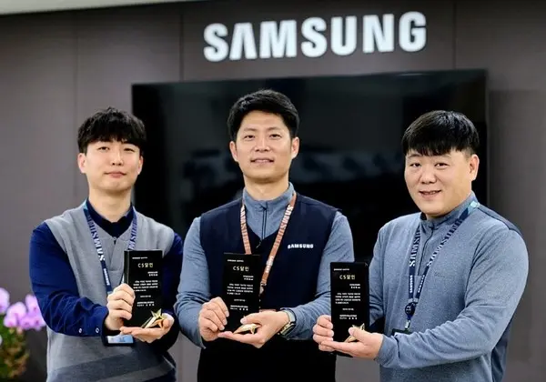 ◇‘2021년 CS 달인’에 선정된 경기도 안산센터 휴대폰 엔지니어 김태종, 전남 목포센터 가전 엔지니어 조영길, 부산 사하센터 케어마스터 김성률 프로(왼쪽부터. 사진: 삼성전자서비스)