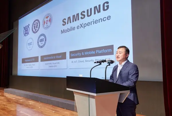 ◇삼성전자가 10일 국내 주요 대학의 교수진과 연구원들을 삼성전자 수원디지털시티로 초청해 모바일 기술 관련 최신 연구 개발 결과를 공유하는 ‘제1회 MX 비전 데이’ 행사를 개최했다.(사진: 삼성전자)