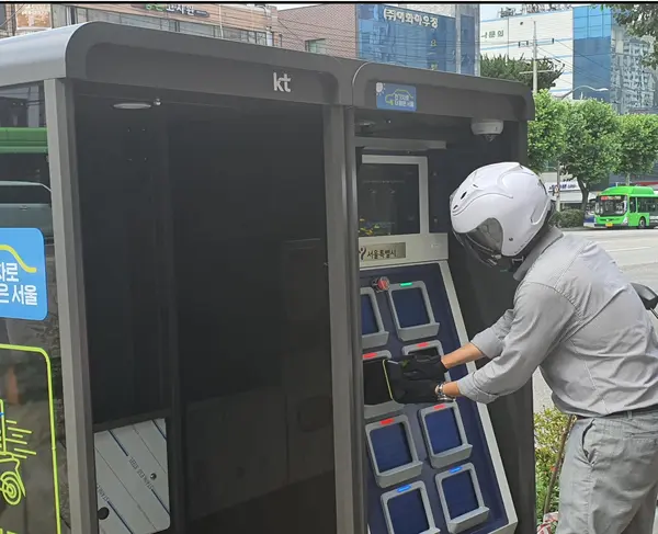 ◇구로전화국 앞 전기오토바이 배터리 교환형 충전소 (사진: 서울시).