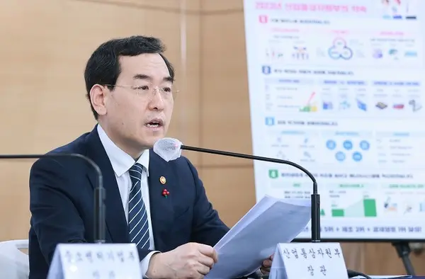 이창양 산업통상자원부 장관이 지난해 12월27일 서울 종로구 정부서울청사에서 업무보고 브리핑을 하고 있는 모습. 출처=산업통상자원부/대한민국 정책브리핑