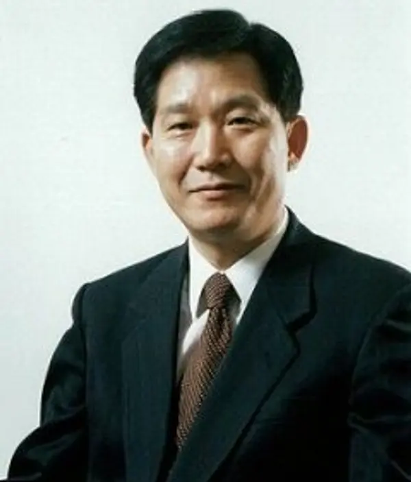 김익래 다우키움그룹 회장. 하한가 사태가 벌어지기 이틀 전 다우데이타 지분을 매각하면서 논란이 빚어지고 있다.