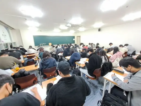 로고스멘토학원 가천대 논술 여름 특강 수업 장면(사진. 로고스멘토학원)