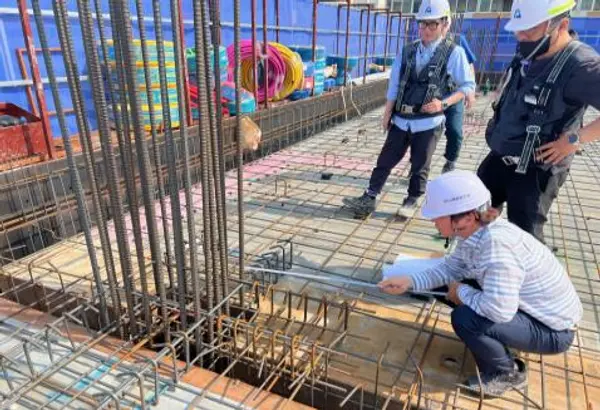 SH공사의 무량판 슬래브 철근배근과 개구부 주변 전단보강근 설치 검측 장면(사진. SH공사)