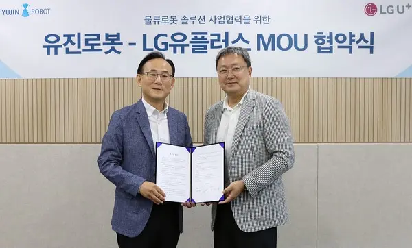 LG유플러스는 물류로봇사업 협력을 위해 자율주행 솔루션 전문기업 유진로봇과 업무협약을 체결했다. (사진=LG유플러스)