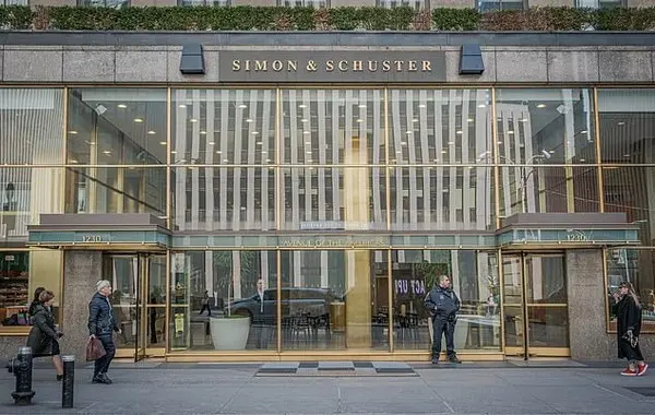 사이먼&슈스터가 16억 달러의 가격으로 사모펀드에 매각된다.