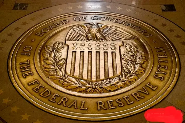 미국 연준이 이번 달 금리는 동결하고 11월에는 인상할 수도 있다는 관측이 나왔다.