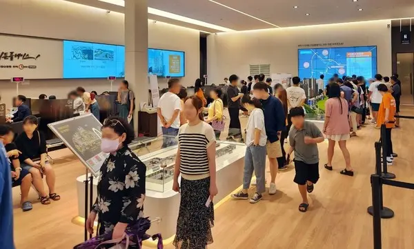 광주 운암산공원 우미린 리버포레 견본주택이 문을 연 첫 주말 3일 동안 1만 2천여명이 몰려 뜨거운 관심을 받았다. (사진제공. 우미건설)