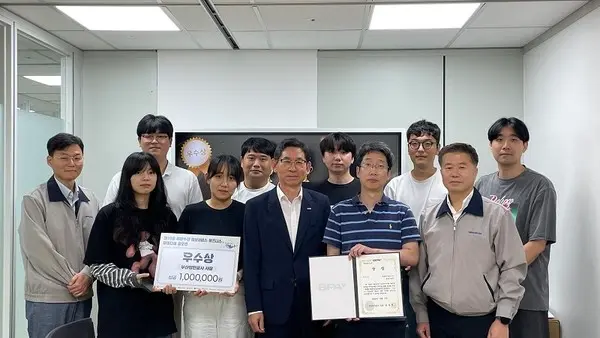 ‘우수상 수상팀원들과 함께’