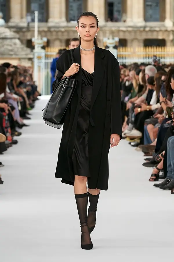 이미지 출처 : 지방시