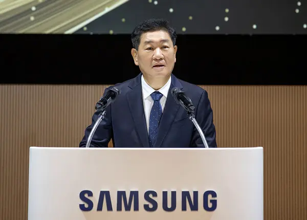 한종희 삼성전자 대표이사 부회장이 1일 삼성전자 수원 디지털시티에서 열린 삼성전자 창립 54주년 기념식에서 기념사하고 있다.