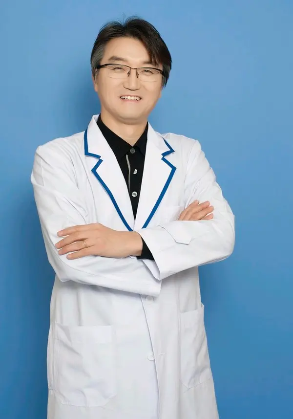 오라클피부과 산본점 차형기 원장