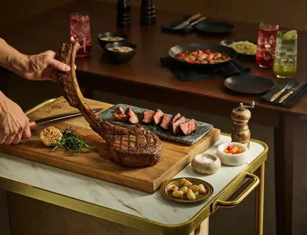 bhc 아웃백, 프리미엄 신메뉴 ‘킹마호크 스테이크’ 출시