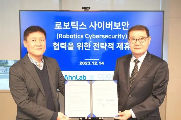 안랩 전성학 연구소장(좌측), 코가로보틱스 박승도 대표