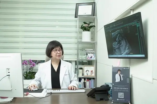 사진: 송인옥 대표원장 (사진 제공 : 베스트오브미여성의원)