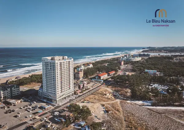  * 팝아트 컨셉의 부티크 호텔 ‘르부르 낙산 바이 체스터톤스’가 프리오픈 예약 접수를 시작했다.