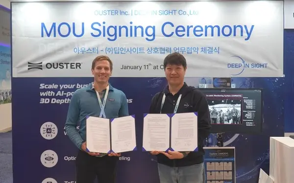 아우스터 앵거스 파칼라 CEO(왼쪽)와 딥인사이트 오은송 대표