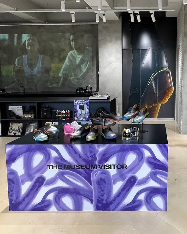 닥터마틴과 더뮤지엄비지터의 DIY DOCS 전시, 닥터마틴 홍대 라이브 하우스 매장