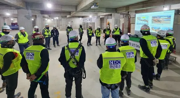 HDC현대산업개발은 페트롤 점검을 통해 건설현장 사고 예방관리에 집중하고 있다. (사진제공. 현대산업개발)
