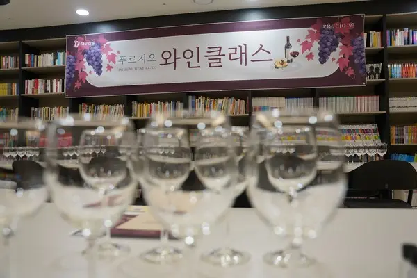 대우건설이 푸르지오 입주민을 위한 와인클래스를 운영하고 있다. (사진제공 대우건설)