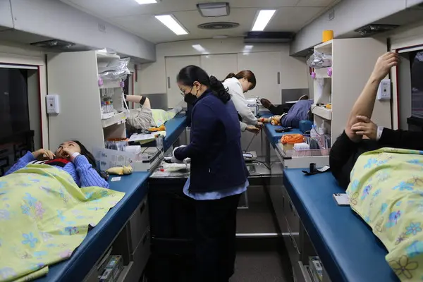 한화손해보험 임직원 40여 명이 지난 20일 서울 여의도 사옥에서 헌혈하고, 헌혈증을 기부했다. [출처: 한화손해보험]