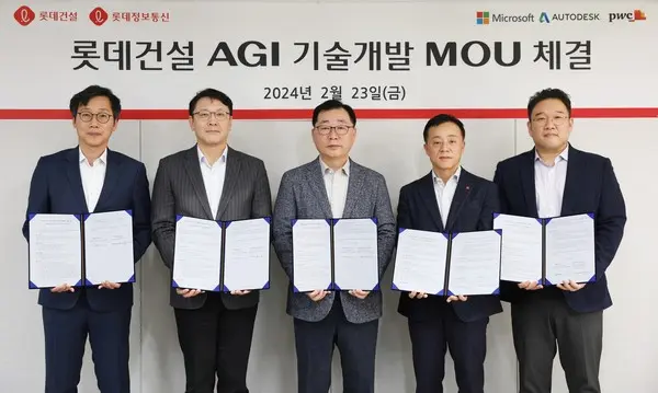 롯데건설이 범용인공지능 기술 개발을 위한 업무협약을 체결했다. 사진 왼쪽부터 오토데스크코리아 오찬주 전무, PwC컨설팅 문홍기 대표이사, 롯데건설 박현철 부회장, 롯데정보통신 고두영 대표이사, 한국마이크로소프트 조원우 대표이사 (사진제공. 롯데건설)