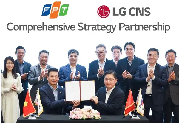 LG CNS 현신균 대표(오른쪽 다섯번째)와 FPT그룹 응우옌 반 코아 CEO(왼쪽 네번째)
