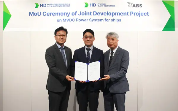 HD한국조선해양, HD현대중공업이 미국 선급협회(ABS)와 ‘선박용 고압 직류 송배전 시스템(MVDC) 선급 규정 및 연구를 위한 상호 협력 협약(MOU)’을 체결했다. 왼쪽에서 첫 번째 HD한국조선해양 권병훈 전동화센터장, 세 번째 ABS 김성훈 한국지사장