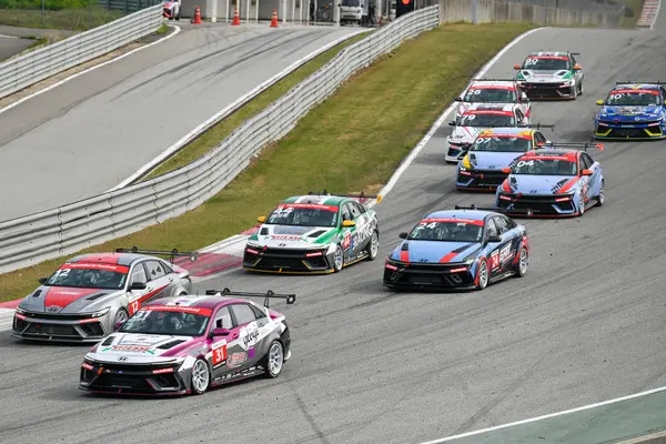  레이스 중인 ‘아반떼 N1 컵카