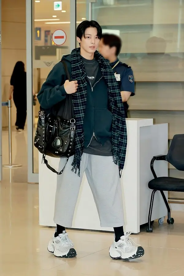 사진 출처: 발렌시아가(BALENCIAGA)