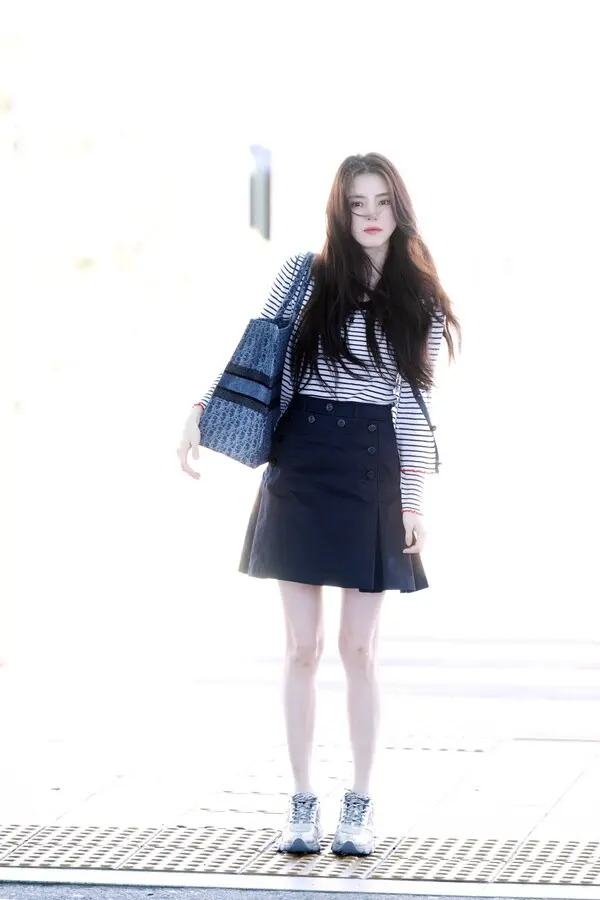 배우 한소희의 공항패션 (사진제공. 디올)