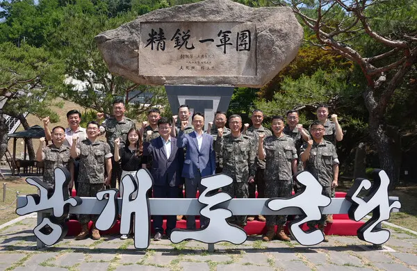 효성이 13일 육군 1군단 광개토부대를 방문해 위문금과 육군 장병 복리후생 지원금을 전달했다. (사진제공. 효성)