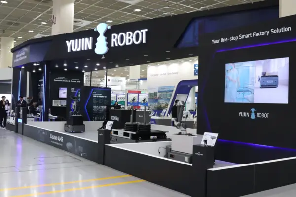 유진로봇은 지난 5월 코엑스에서 열린 ‘2024 스마트공장 자동화산업전(SF+AW,Smart Factory+Automation World)’에서 최대 2톤까지 이송 가능한 ‘고중량 커스텀 AMR’을 처음으로 선보였다.